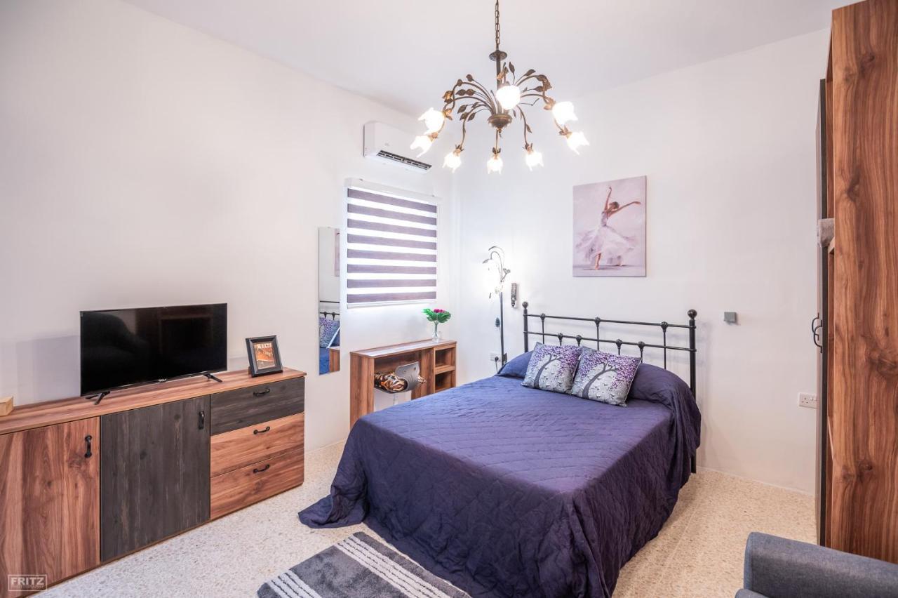 Close To Airport - Private Room With Private Bathroom Adults Only Gudja Dış mekan fotoğraf