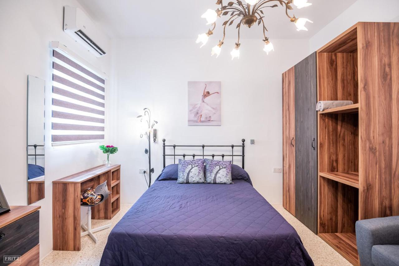 Close To Airport - Private Room With Private Bathroom Adults Only Gudja Dış mekan fotoğraf