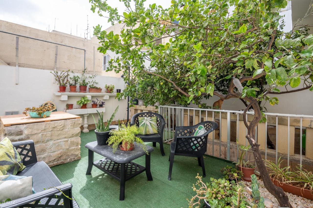 Close To Airport - Private Room With Private Bathroom Adults Only Gudja Dış mekan fotoğraf