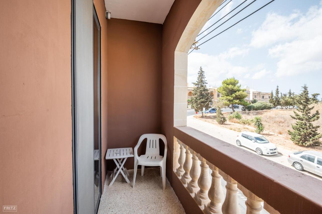 Close To Airport - Private Room With Private Bathroom Adults Only Gudja Dış mekan fotoğraf
