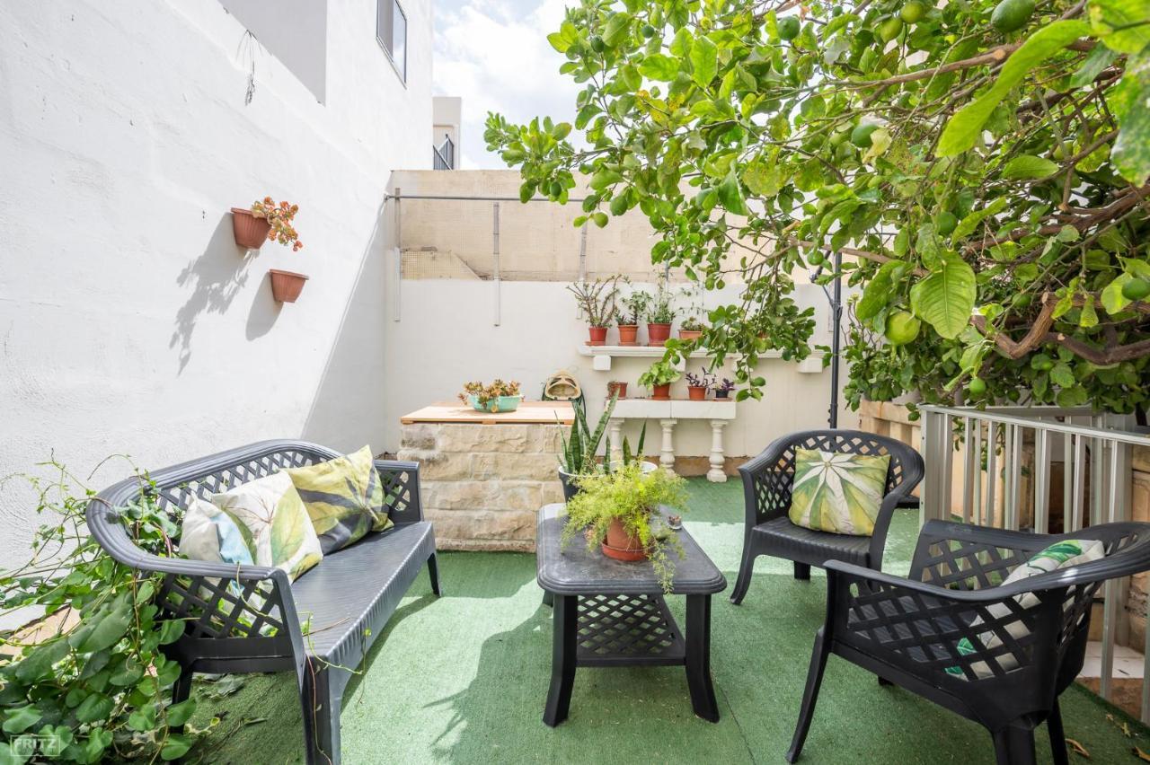 Close To Airport - Private Room With Private Bathroom Adults Only Gudja Dış mekan fotoğraf